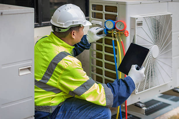 Professional Hvac technician working in Hartford, AL